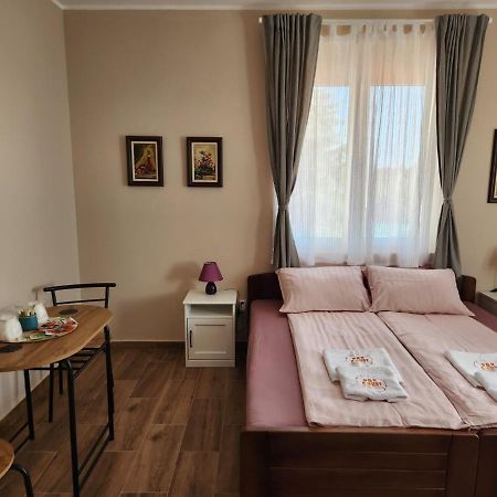 Roomsapartments Popcourt Pančevo Exteriör bild