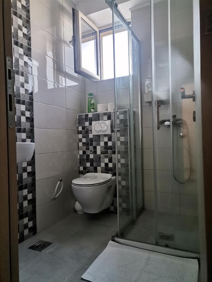 Roomsapartments Popcourt Pančevo Exteriör bild