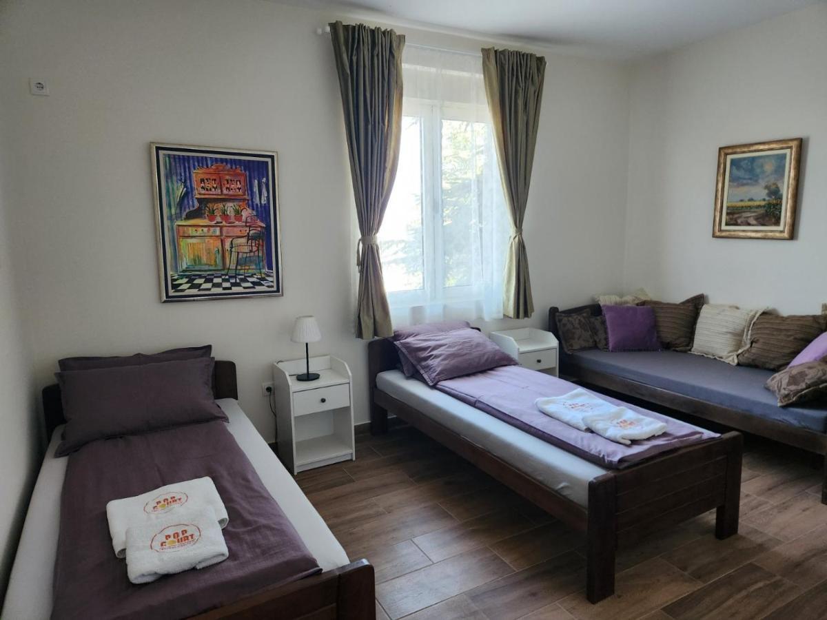 Roomsapartments Popcourt Pančevo Exteriör bild