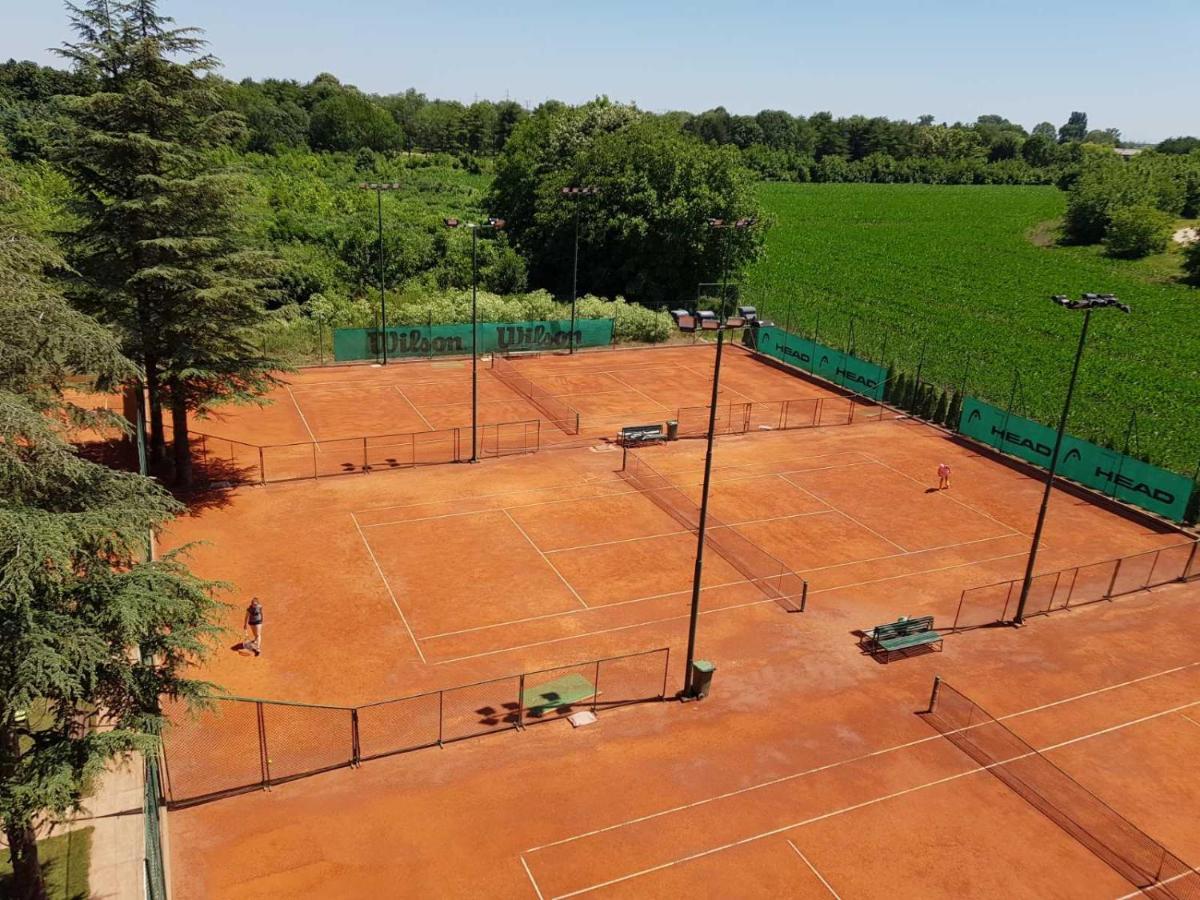 Roomsapartments Popcourt Pančevo Exteriör bild
