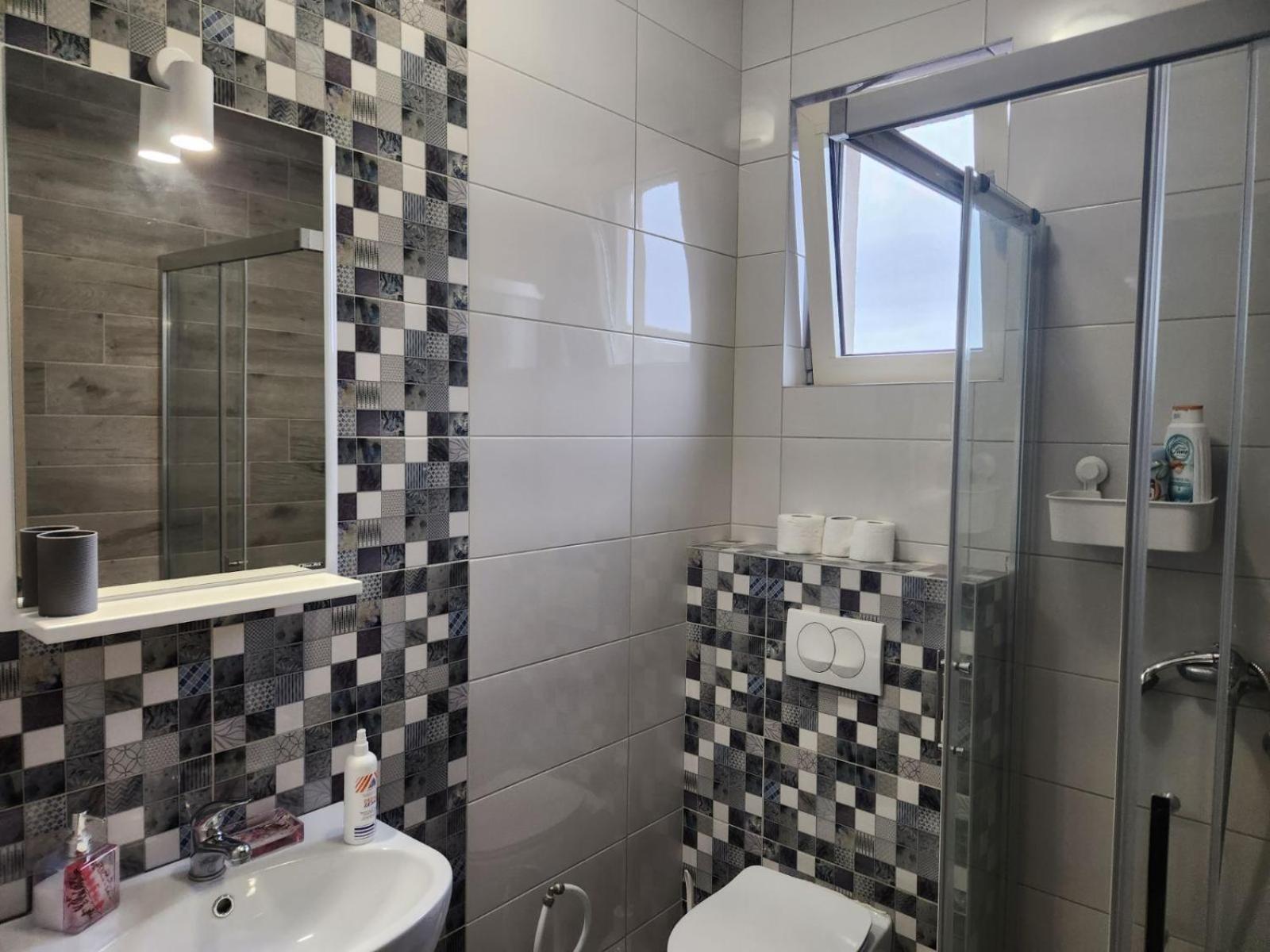 Roomsapartments Popcourt Pančevo Exteriör bild