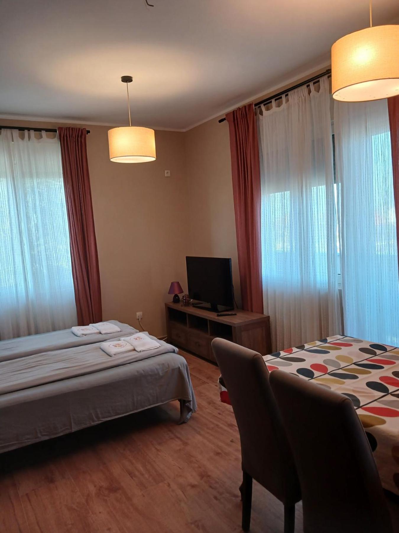Roomsapartments Popcourt Pančevo Exteriör bild