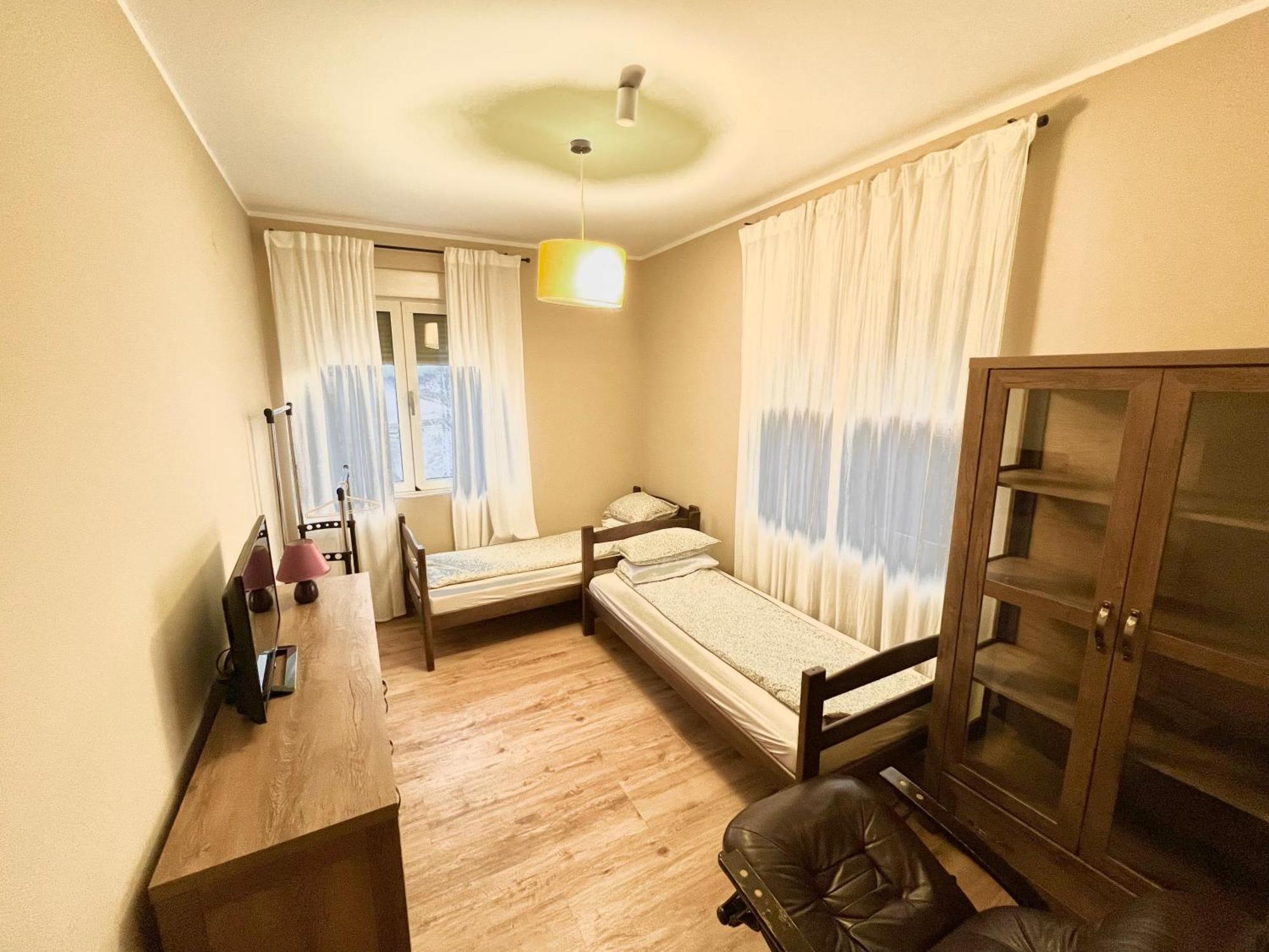 Roomsapartments Popcourt Pančevo Exteriör bild